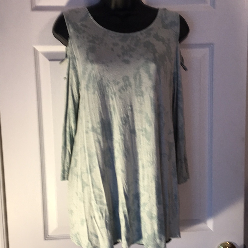 Maurice’s green open shoulder T-shirt